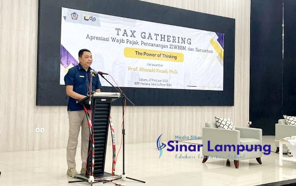 Tax Gathering 2023 KPP Pratama Jakarta Pasar Rebo Reward Sejumlah Tokoh Nasional