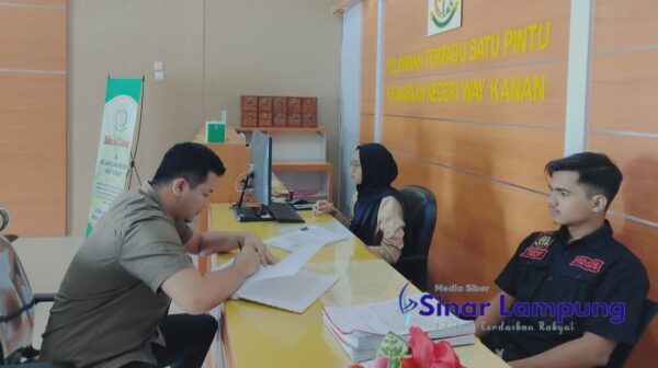 Polres Way Kanan Limpahkan Berkas Kasus Pembakaran PT. AKG Ke Kejari Blambangan Umpu