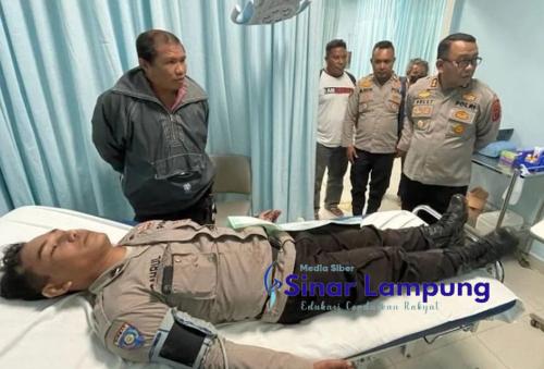 Damaikan Warga Yang Bertikai Anggota Bhabinkamtibmas Diserang Dengan Golok