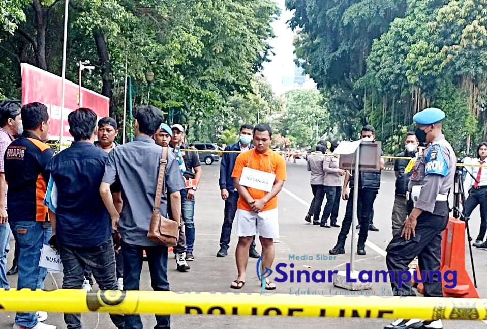 Rekontruksi Anggota Densus 88 Bripda Haris Bunuh Sopir Taksi Online, Sempat Keliling Jakarta  Cari Target?