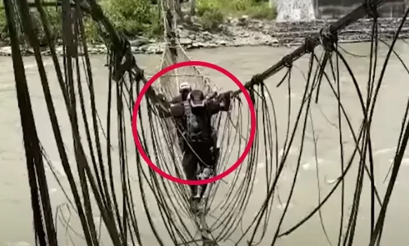 Driver Bersama Ajudan Kapolres Pegubin dan Dansatgas 143 Hanyut Saat Sebrangi Sungai Digoel Papua