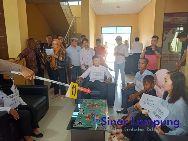 Pelaku Belum Diperiksa, Polisi Rekontruksi Penganiaan Warga Melibatkan Kepalo Tiyuh Kibang Budi Jaya dan Istrinya