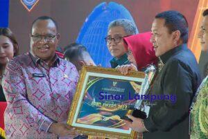 Gubernur Arinal Djunaidi Terima Penghargaan di Ajang APBD Award 2023