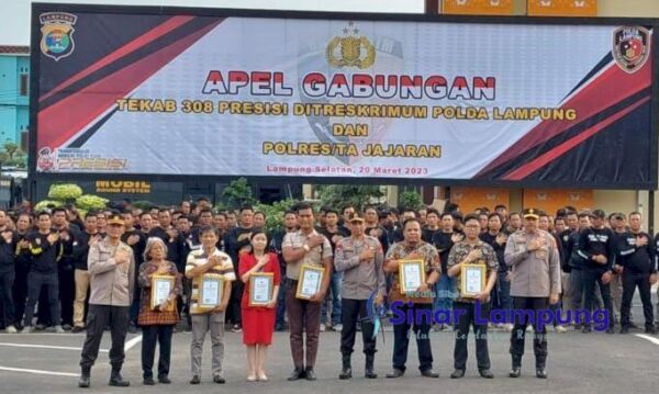 Gagalkan Perampokan Bank Arta Kedaton Satpam dan Pegawai Bank Dapat Reward Kapolda Lampung