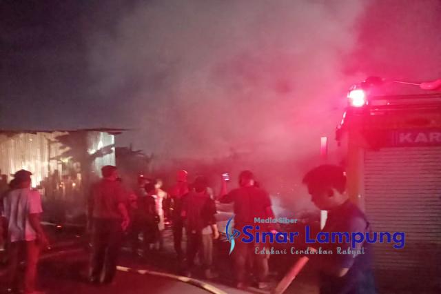 Kios di Jalan Sultan Agung Way Halim Terbakar Ibu dan dua Balita Tewas