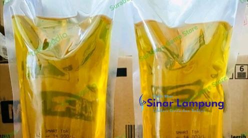 Minyak Goreng Curah Rakyat Dijual Botolan Masih Marak di Lampung