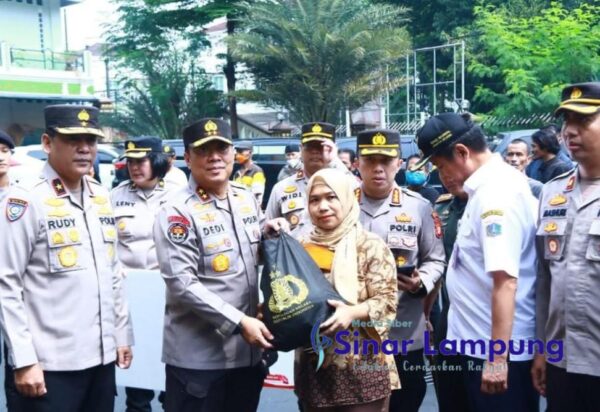 Ribuan Paket Sembako Kapolri Mulai Disalurkan