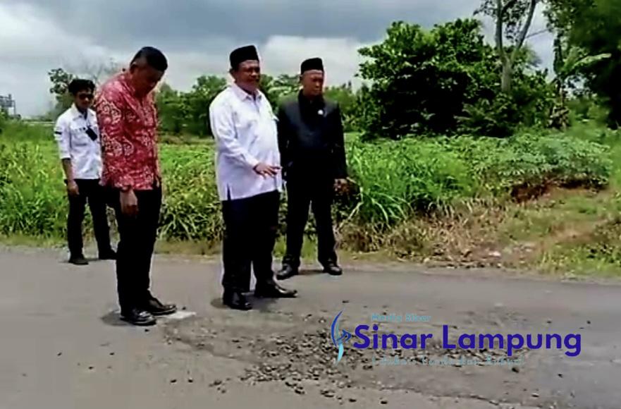 Ketua DPRD Lamteng Sumarsono Geram Sidak Jalan BMBK Lamteng Rp9,9 Miliaran Asal Jadi
