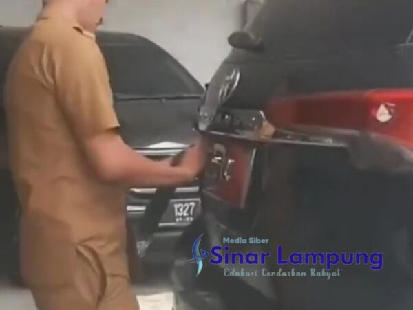 Bolehkah Plat Merah Pejabat Diganti Warna Hitam?