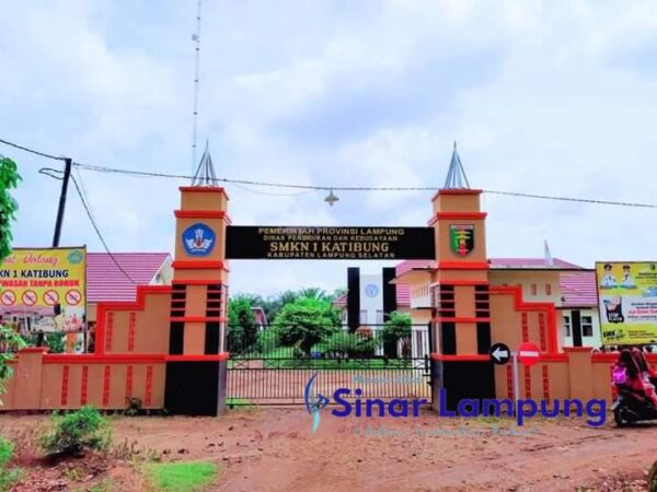 Wali Murid Desak Sulpakar Copot Kepala SMKN 1 Katibung Dan Penegak Hukum Usut Penyimpangan Dana Bos