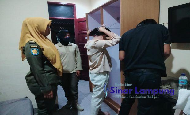 Razia Jelang Ramadhan Pol PP Jaring Enam Pasangan Mesum di Wisma Az-Zahra Mulyojati
