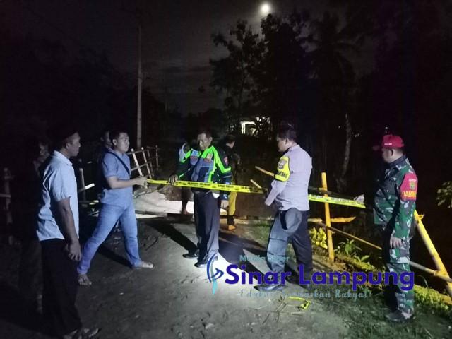 Suami Istri Pengendara Supra Tewas di Jembatan Ambrol Desa Rulung Sari
