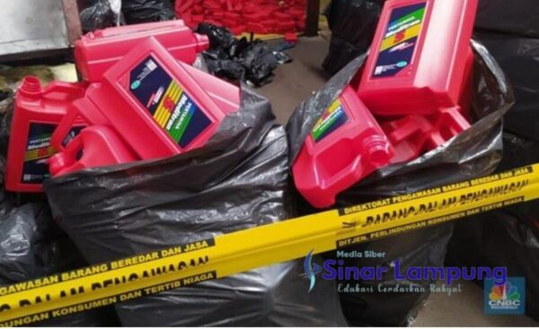 Polri Bongkar Pabrik Produsen Oli Palsu di Tangerang Banten?