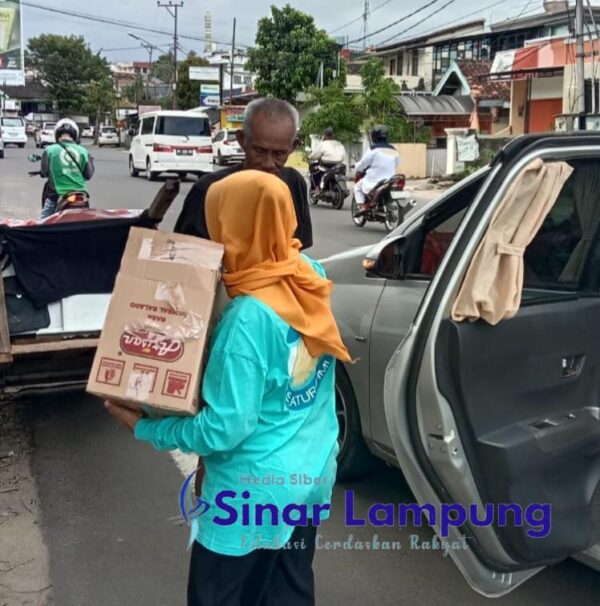 Peduli ke Sesama di Bulan Ramadhan, Group Prima Lampung Berbagi Takjil