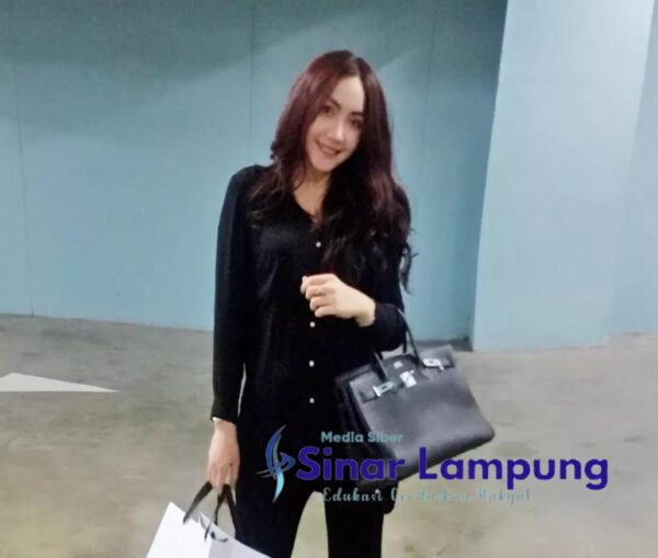 Riwayat Karir Dewi Salma Putri Ulama yang Betah Menjomlo di Usia 32 Tahun