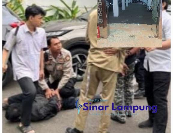 Tamu Misterius Mengaku Nabi Asal Lampung Tembaki Kantor MUI Dua Karyawan Terluka Pelaku Tewas