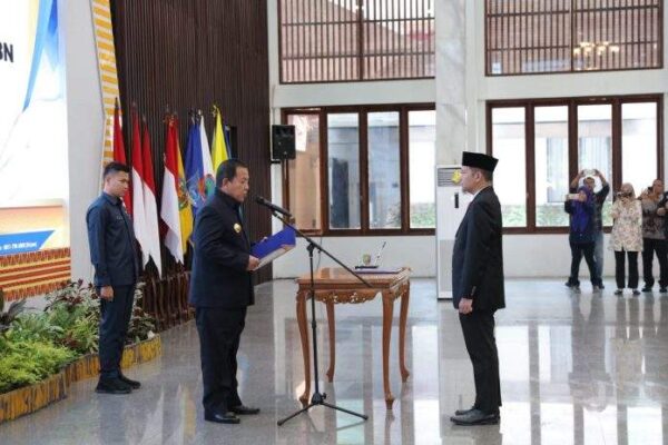 Arinal Djunaidi Mengukuhkan Kepala Perwakilan BKKBN Provinsi Lampung