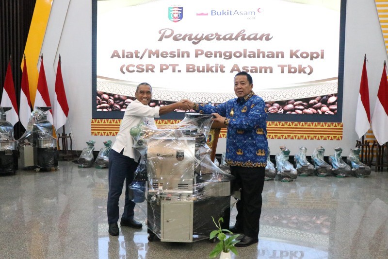 Pemprov Lampung Menerima Bantuan Mesin Pengolahan Kopi dari PT Bukit Asam