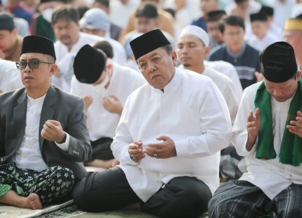 Gubernur Arinal dan Wagub Shalat Ied di Lapangan Korem 043 Gatam, Minal Aidin Wal Faizin