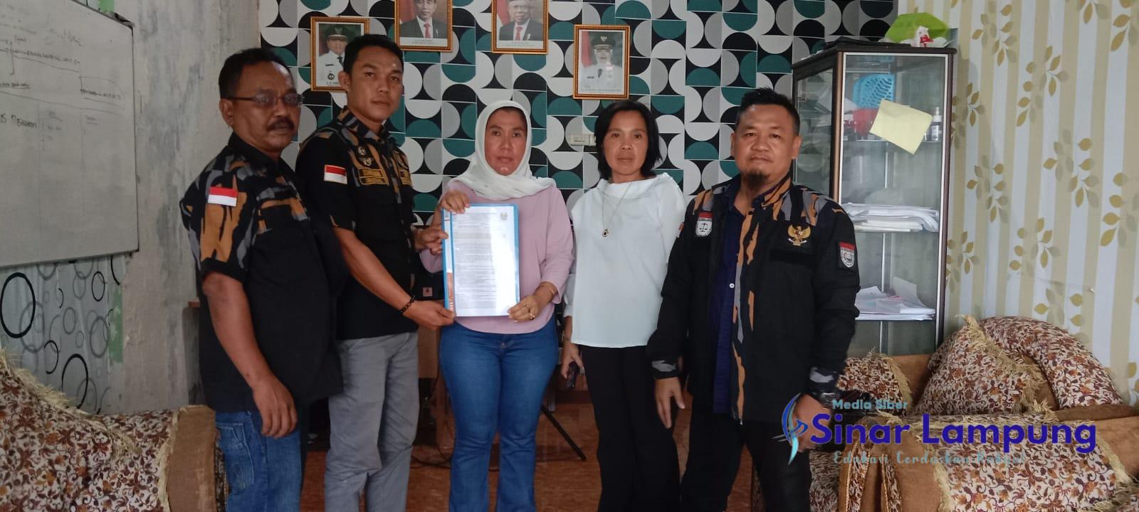 Berkas Laporan DPD Pekat IB Tanggamus di Serahkan ke Tim lawyer DPW Pekat IB Lampung