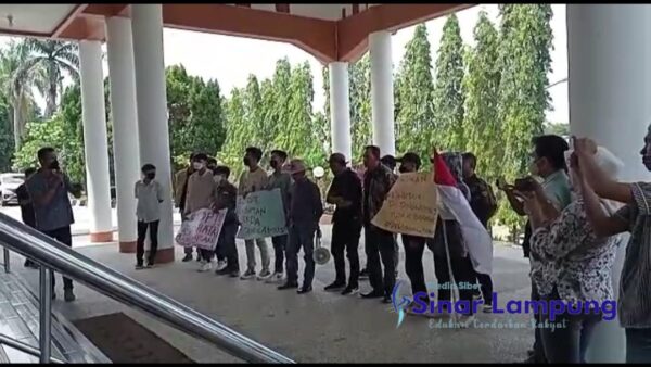 Sekda Tanggamus Kembali Tidak Mau Menemui Pendemo Saat di Kritik Kinerjanya