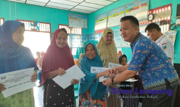 Pemerintah Pekon Way Batang Salurkan BLT-DD Tahap Pertama Tahun Anggaran 2023 kepada 20 KPM