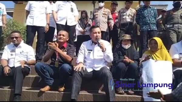 Didemo Ratusan Warga Soal Penyimpangan Beras, Dendi Ramadhona Janji Bakal Tindak Tegas Oknum Kades