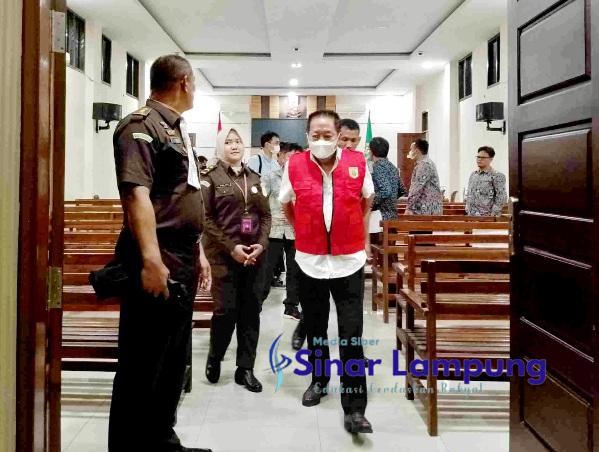 Korupsi Jalan Ir Sutami-Simpang Sribawono Hengki Widodo Alias Engsit Cs Dituntut 126 Bulan Penjara Uang Pengganti  Rp11,8 Miliar