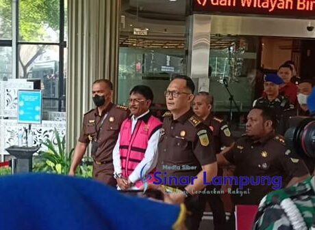 Jaksa Agung Tahan Menkominfo Johnny G Plate Kasus BTS Rp8 Triliun