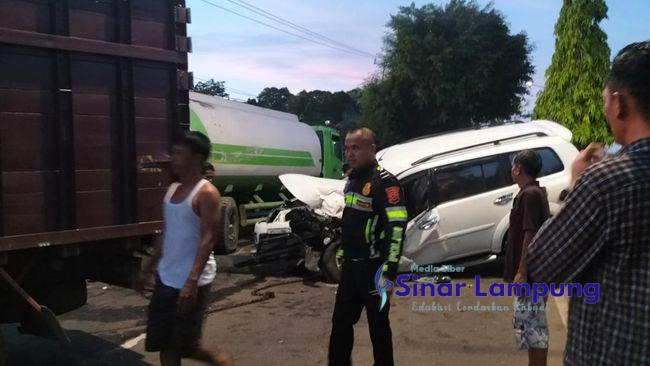 Ngebut Pajero Anggota DPRD Seruduk Truk Parkir Hartono Tewas