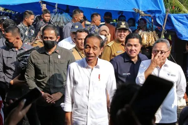 Gubernur Arinal dan Wagub Chusnunia Dampingi Presiden Jokowi Kunjungi Pasar Natar