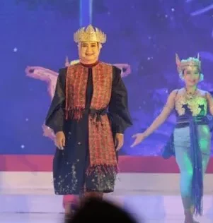 Ketua Dekranasda Provinsi Lampung Tampilkan Tapis Pada Fashion Show di Medan