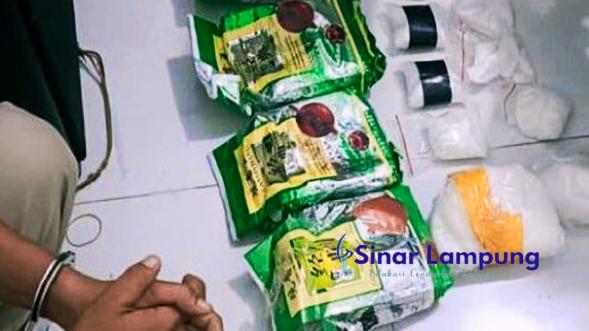 Ditnarkoba Polda Lampung Tangkap Oknum Kades