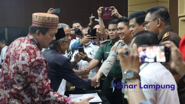 Masyarakat Pubian dan PT GAJ Tandatangani Perjanjian Damai