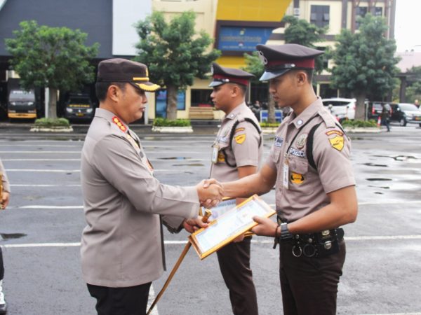 Gagalkan Aksi Pembobolan ATM, Dua Satpam Diberi Penghargaan