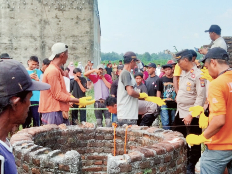 Polres Lamtim Evakuasi Mayat Dalam Sumur Di Labuhan Ratu