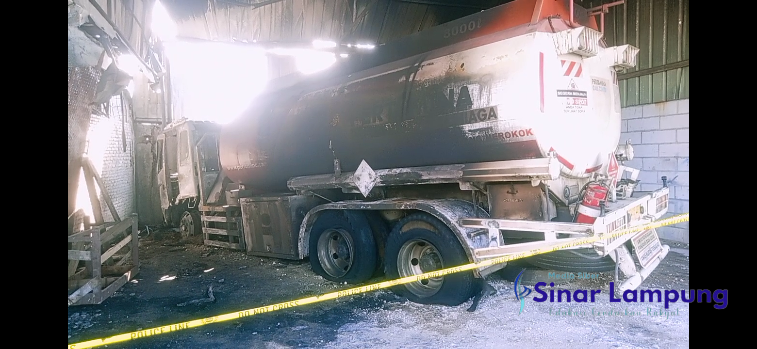 Polisi Selidiki Gudang BBM Yang Terbakar