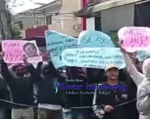 Massa AMPG Desak Airlangga Hartarto Mundur Dari Golkar