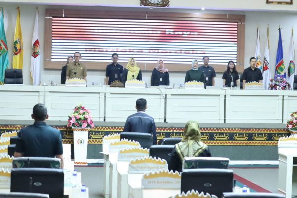 Tanggapi Sorotan Fraksi Atas LKPJ APBD 2022 Gubernur Utus Sekda Paparkan Delapan Point Ini Isinya
