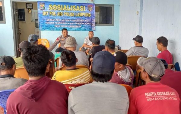 Ditpolairud Polda Lampung Sosialisasikan Bahaya Bom Peledak kepada Nelayan