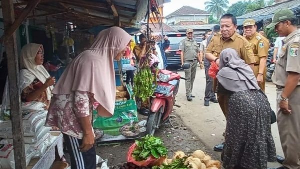 Gubernur Arinal Pantau Operasi Pasar Pekalongan Lamtim