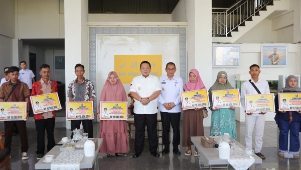 Keluarga Korban Meninggal Akibat Banjir dan Tanah Longsor Way Kanan Terima Santunan Pemprov Lampung