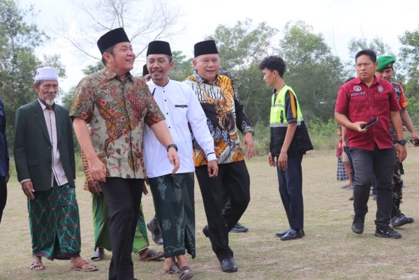 Kunker ke Sinar Tungkal, Gubernur Sumsel dan Pj Bupati Muba Disambut Hangat Warga 