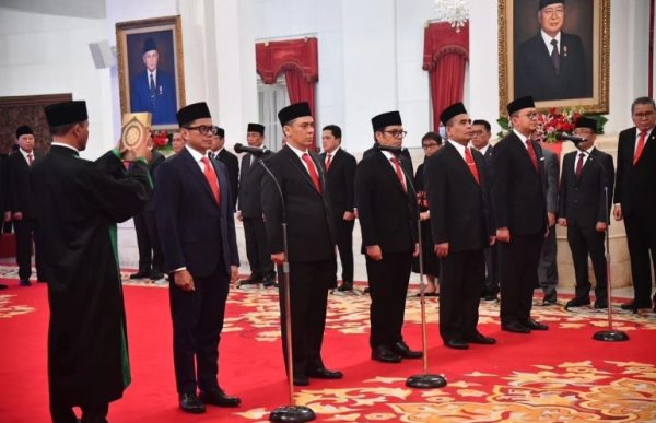 Resuffle Kabinet, Jokowi Lantik Menteri dan Wamen Baru