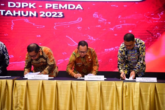 PJ Bupati Sulpakar Tandatangani PKS Optimalisasi Pajak Pusat dan Daerah