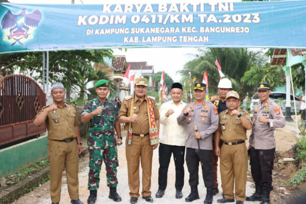 Bupati Musa Ahmad Hadiri Penutupan Karya Bakti TNI