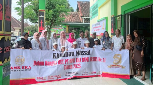 Puluhan Anak di Kotabumi Disunat Gratis