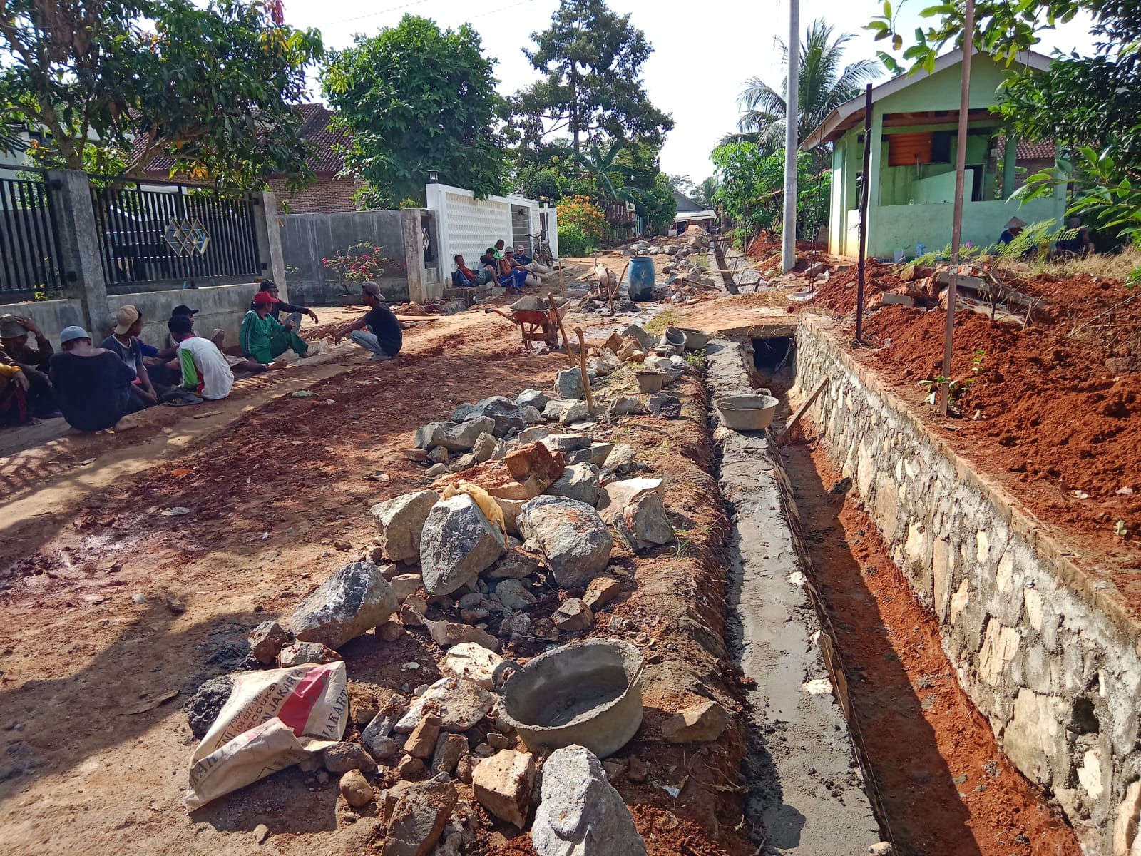 Gunakan DD Sesuai Usulan Masyatakat Pekon Siliwangi Bangun 401 Meter Drainasi