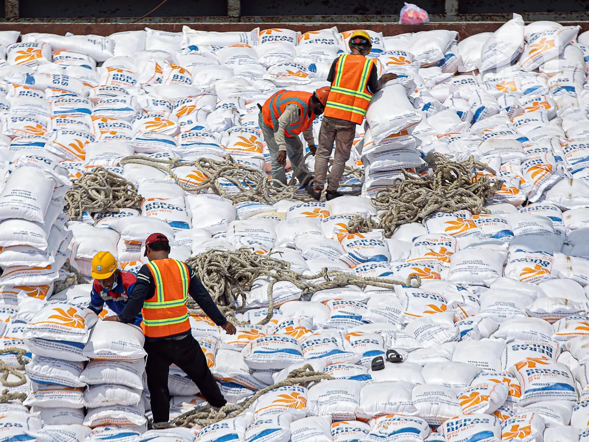 Anomali Terkait Perberasan Berlanjut, Stok Diklaim Cukup, Impor Jalan Terus