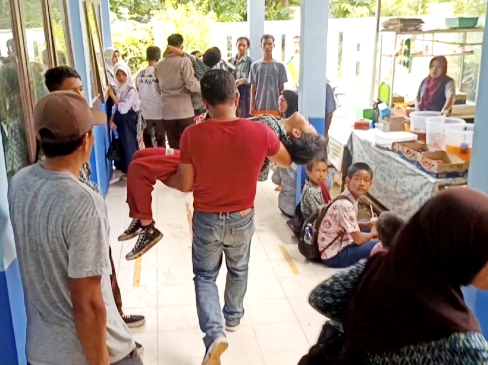 Bentrok di Rempang Galang Mencekam Gas Air Mata Serang Pelajar Polda Kepri Diminta Tarik Pasukan